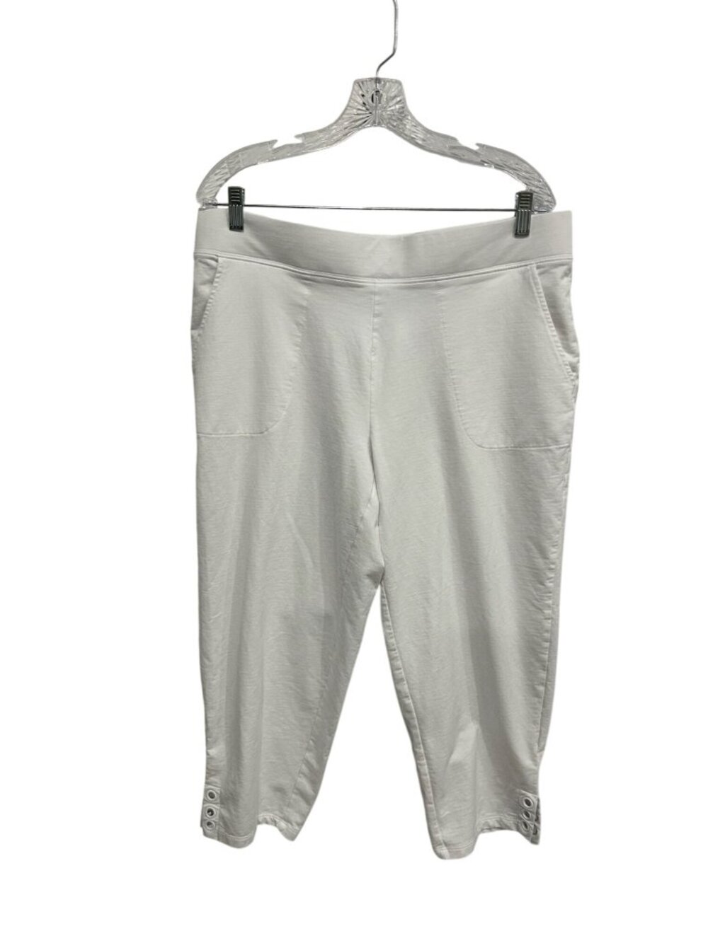 D&Co Active Large White Capri Pants Button Hem Pockets Clean Girl Minimalist